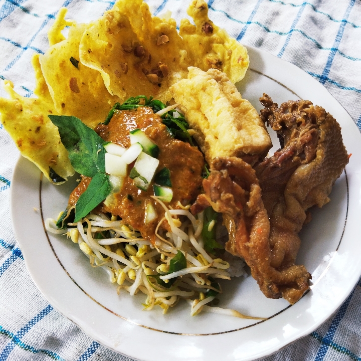 Nasi Pecel Ayam Lodho Kampung