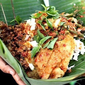 Nasi Pecel Ikan Bumbu Dan Telur