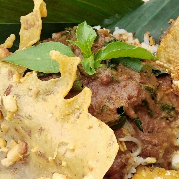 Nasi Pecel Ikan Tongkol Bumbu