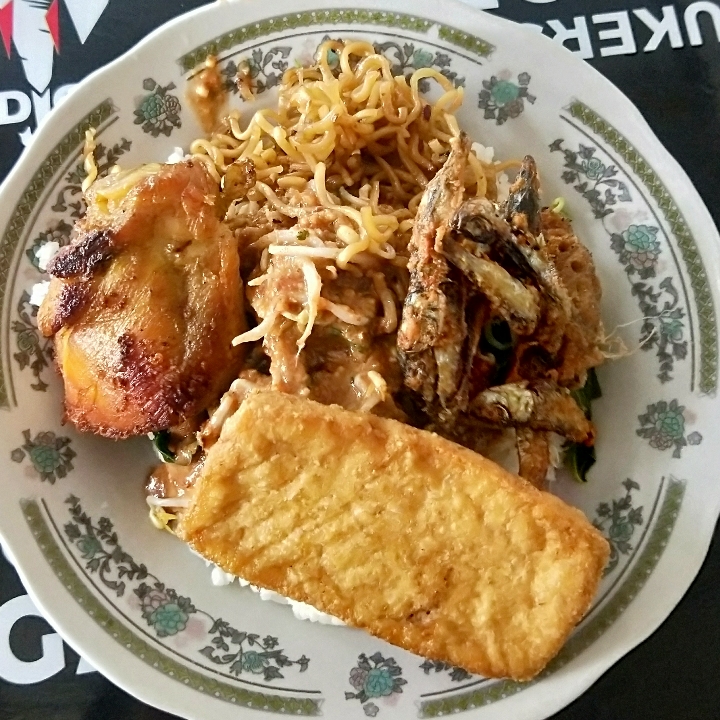 Nasi Pecel Lauk Ayam