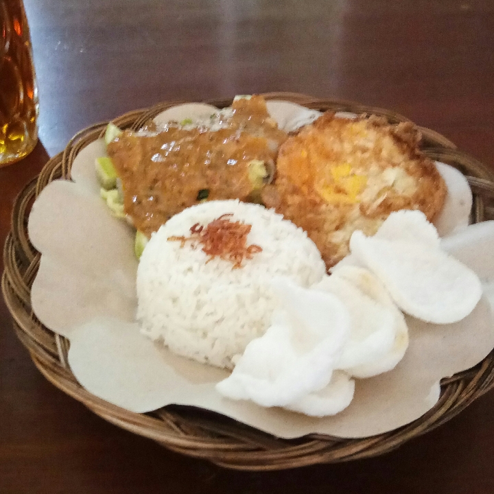 Nasi Pecel Telor Dadar