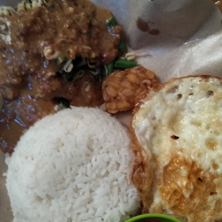 Nasi Pecel Telur