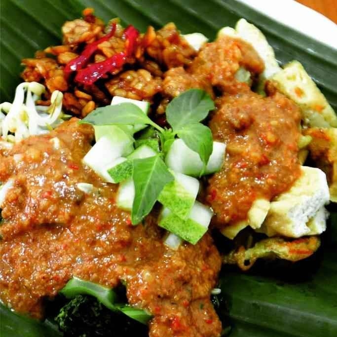 Nasi Pecel Telur Dan Tahu Tempe