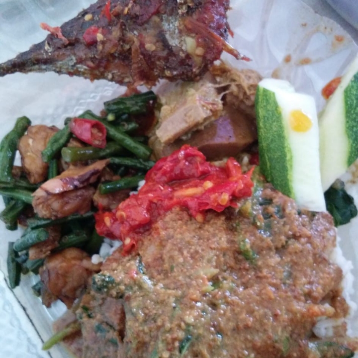 Nasi Pecel Tongkol Sambel