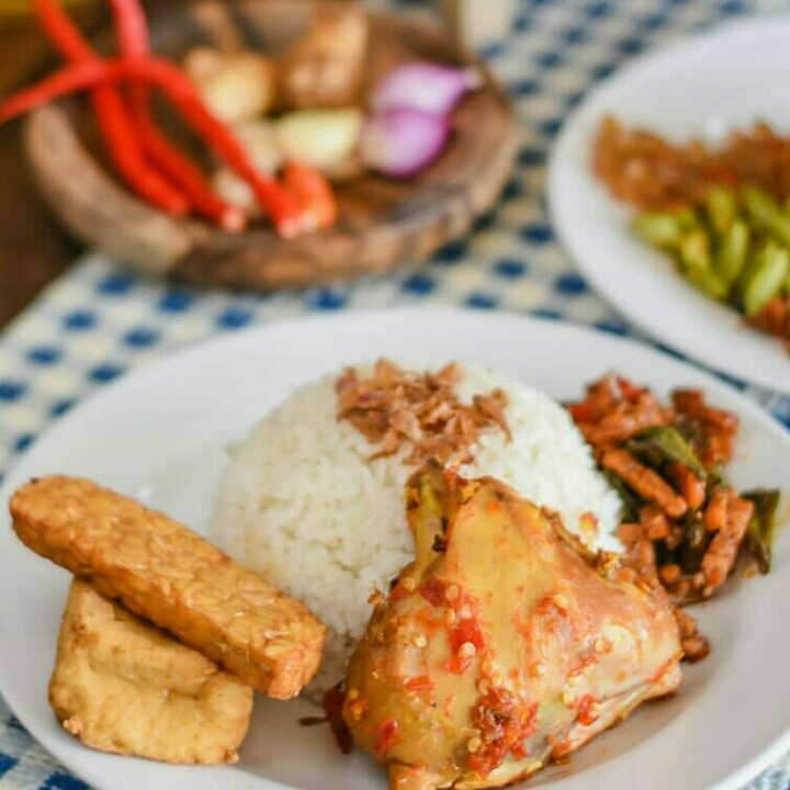 Nasi Ayam Pedas Madame