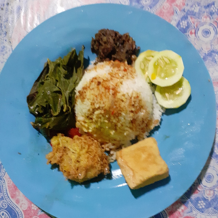 Nasi Prekedel Komplit