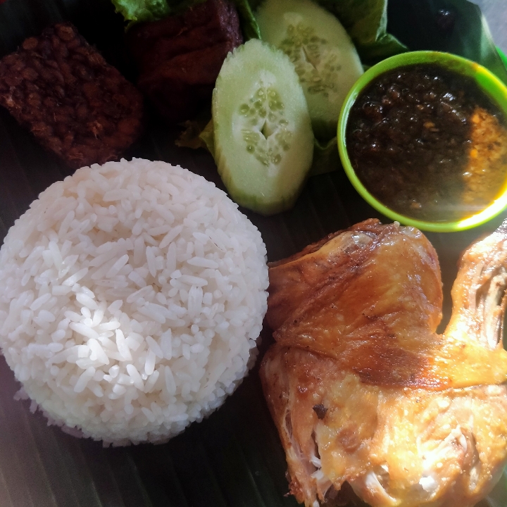 Nasi Putih Ayam Penyet