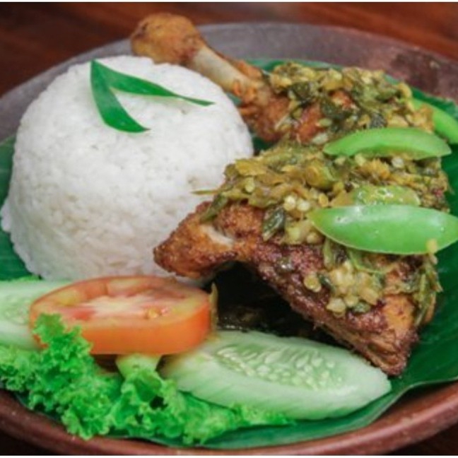 Nasi Putih Ayam Tulang Lunak