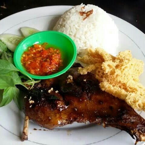 Nasi Putih Bebek Sambal Mentah