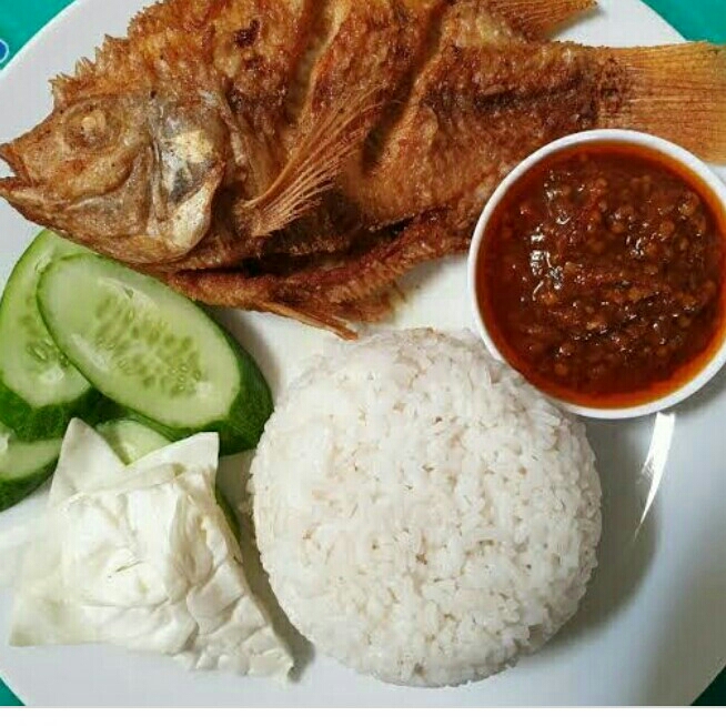 Nasi Putih Nila Bakar