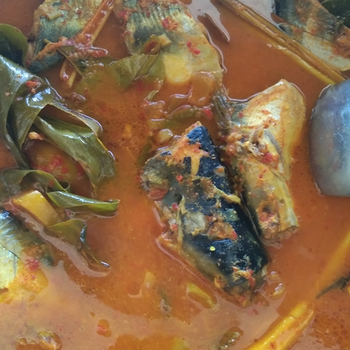 Nasi Ramas Lauk Asam Pedas Patin 