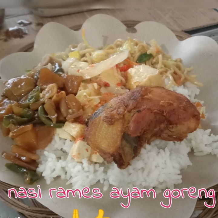 Nasi Rames Lauk Ayam Goreng