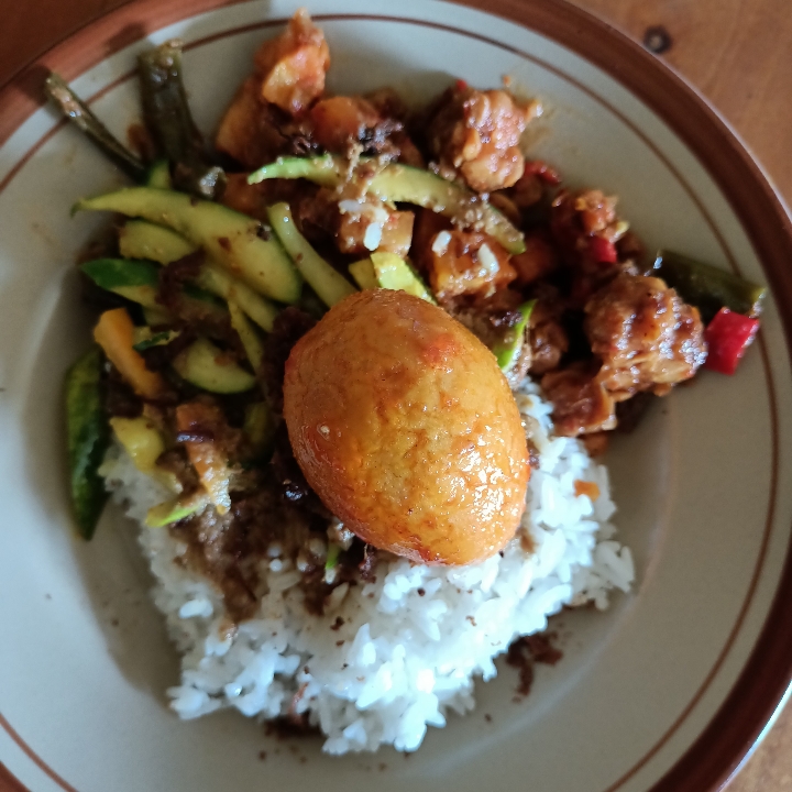 Nasi Rames Telor Balado