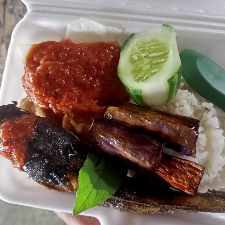 Nasi Sambelan Lalap Ikan Lele Goreng