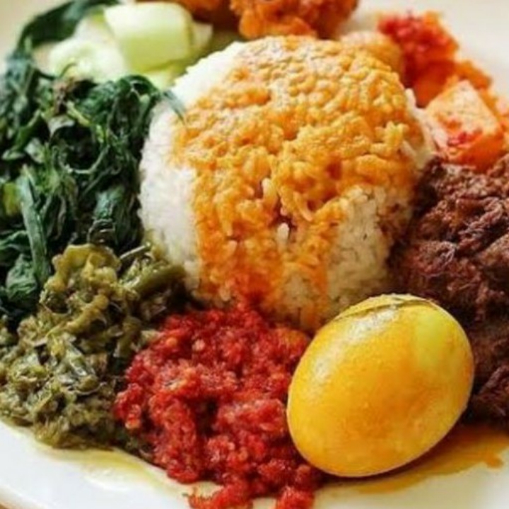 Nasi Telor Bulat Komplit 