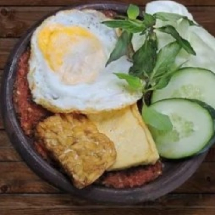 Nasi Telur Tahu Tempe Penyet