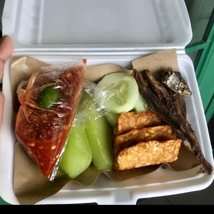 Nasi Tempong Ikan Peda