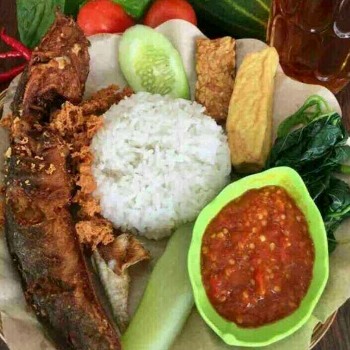 Nasi Tempong Lele