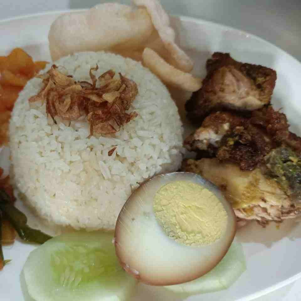 Nasi Tim Ayam Goreng