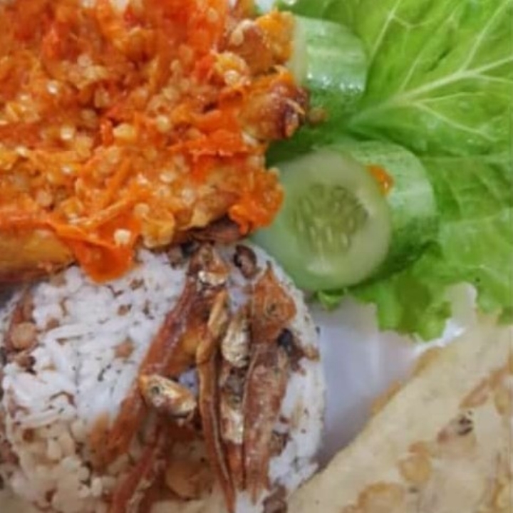 Nasi To Ayam Penyet Mendoan