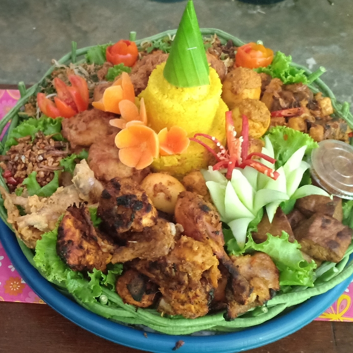 Nasi Tumpeng