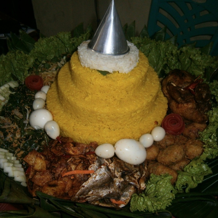 Nasi Tumpeng Besar