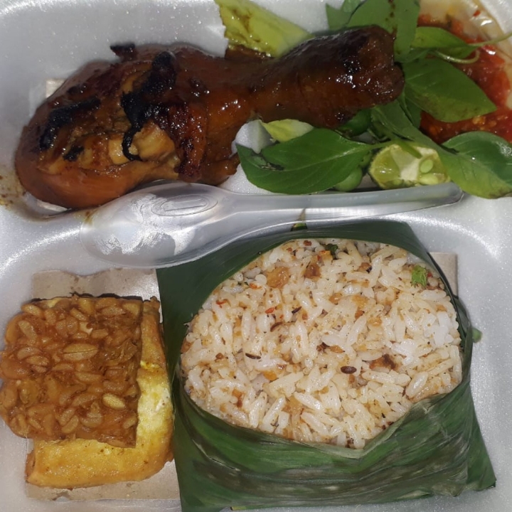 Nasi Tutug Oncom Ayam Bakar Komplit