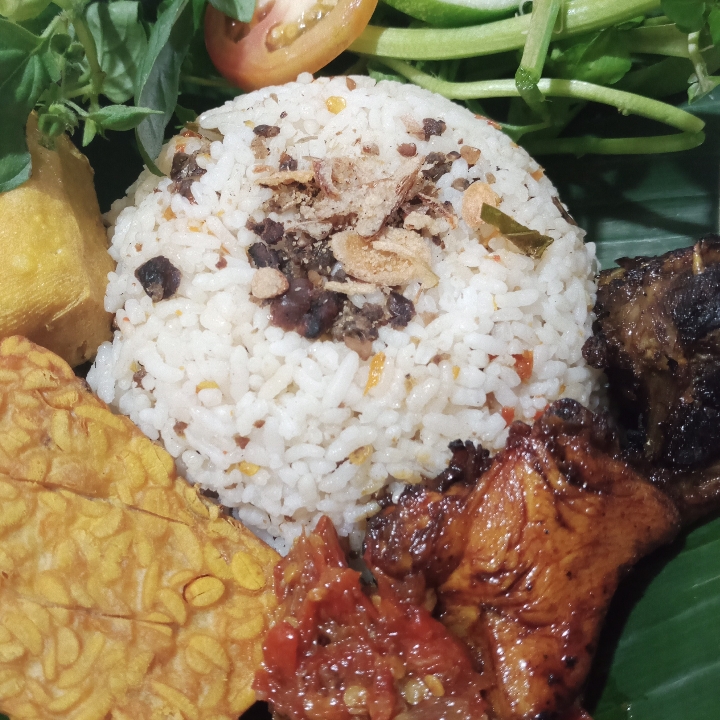 Nasi Tutug Oncom Ayam Goreng