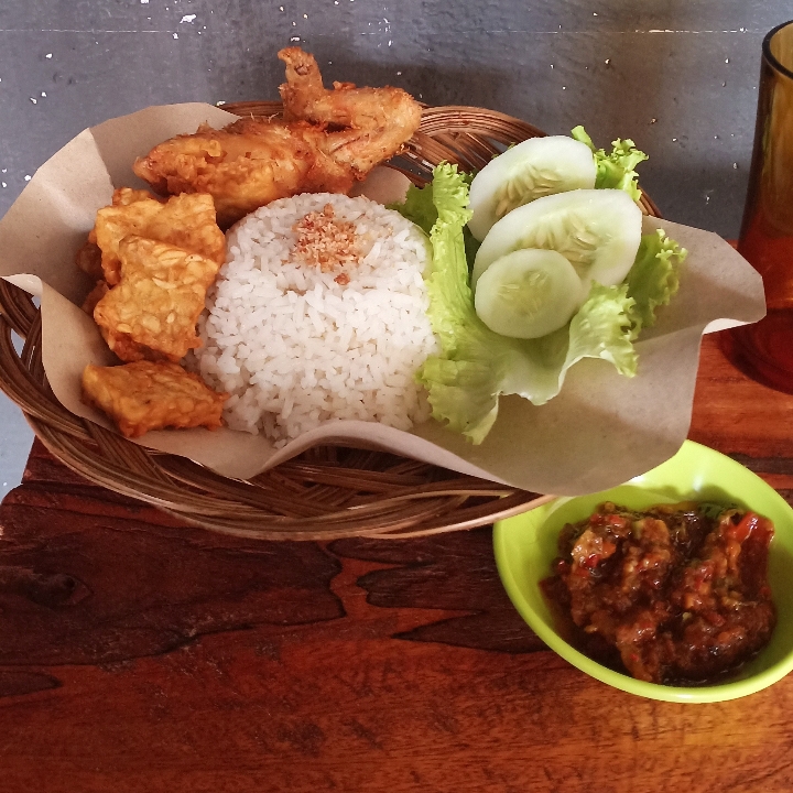 Nasi Puti ayam Sambelletok