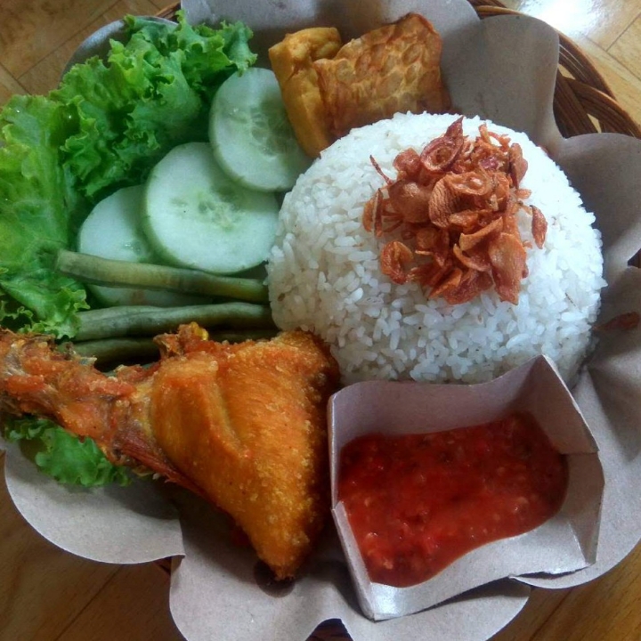 Nasi Uduk ayam lalapan 2