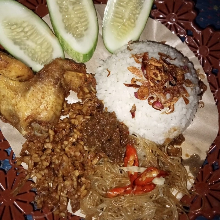 Nasi Uduk Ayam Dada