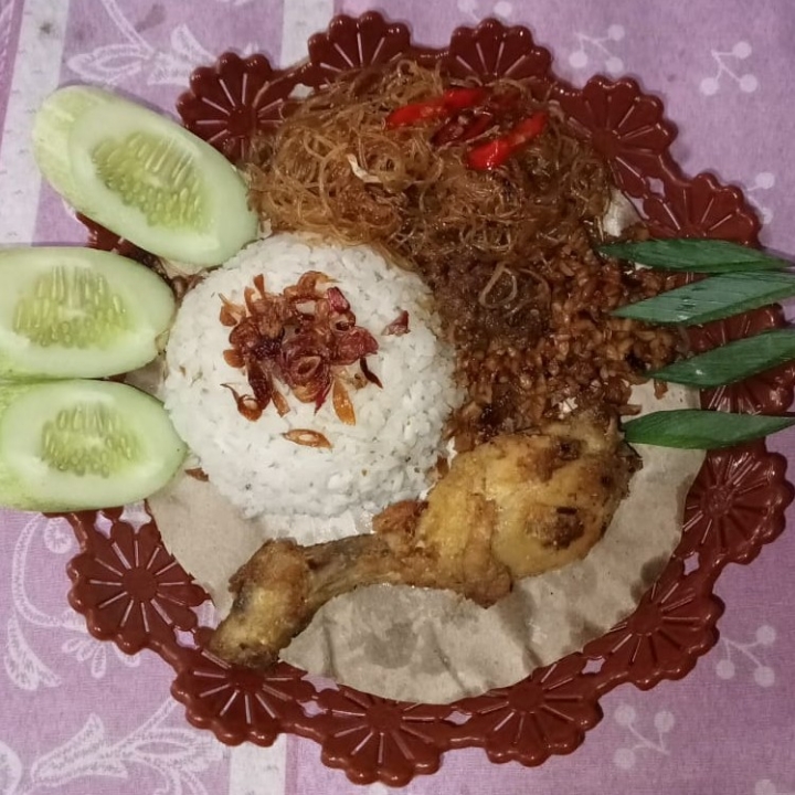 Nasi Uduk Ayam Paha Bawah