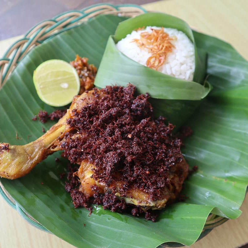 Nasi Uduk Ayam Serundeng