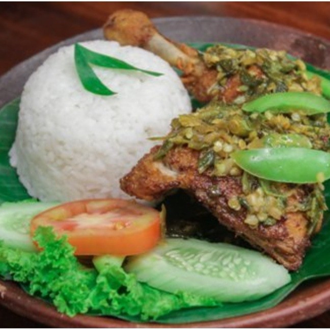 Nasi Uduk Ayam Tulang Lunak