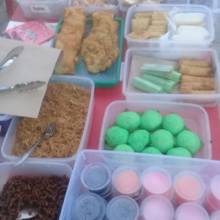 Nasi Uduk Dan Aneka Kue