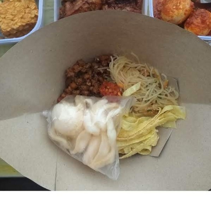 Nasi Uduk Hemat Lengkap