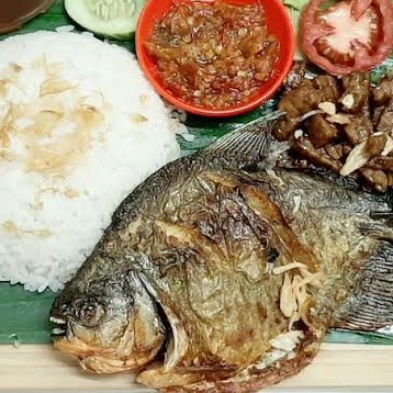 Nasi Uduk Ikan Bawal