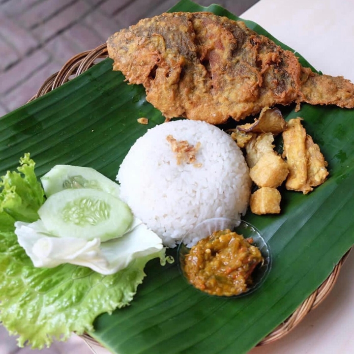 Nasi Uduk Nila Penyet