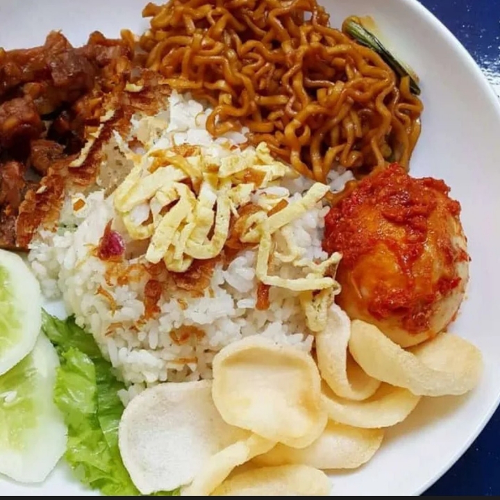 Nasi Uduk Pakai Telur