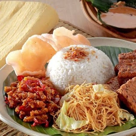 Nasi Uduk Santan Gurih Tempe Bihun Sambel Terasi Free Kerupuk Pangsit