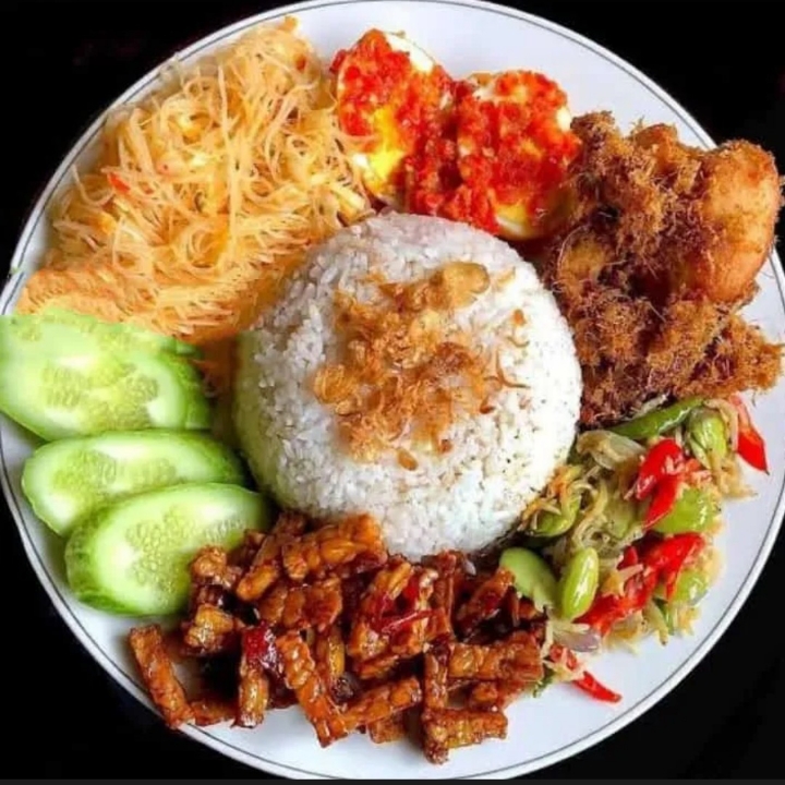 Nasi Uduk Tambah Ayam