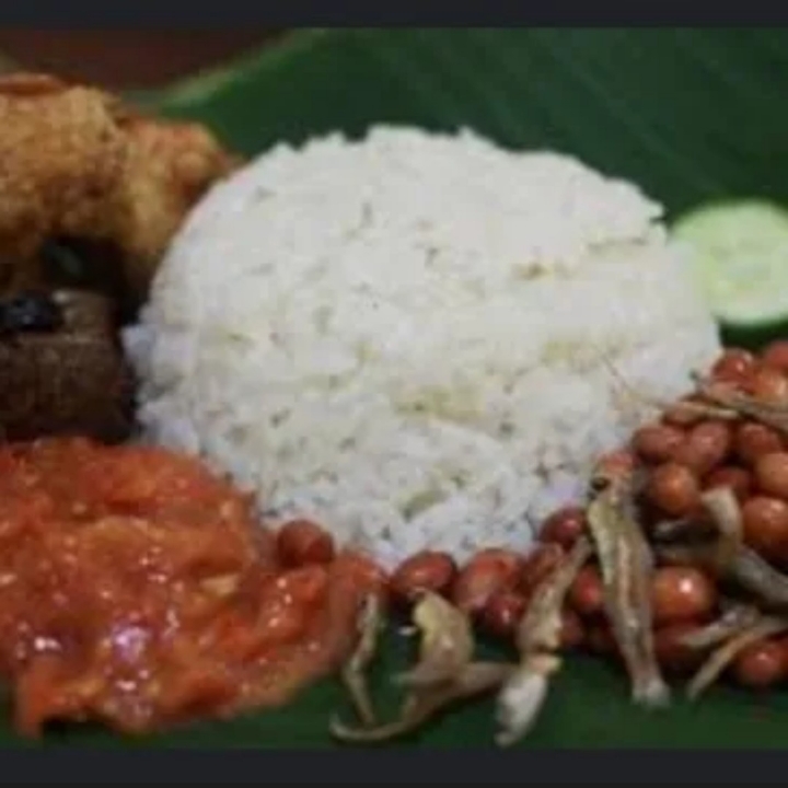 Nasi Uduk Tambah Teri Kacang