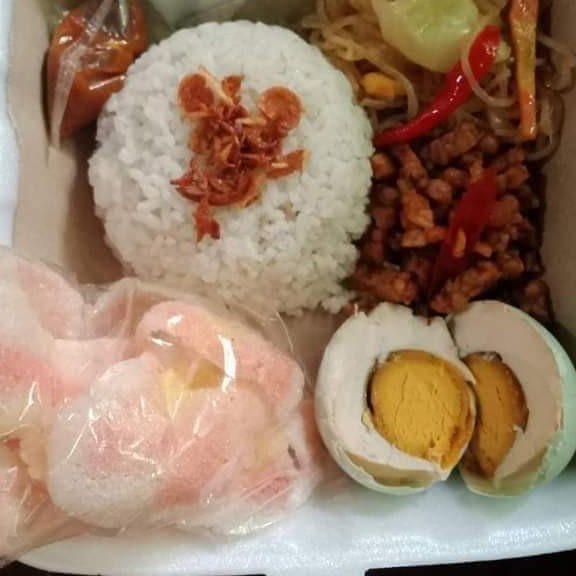 Nasi Uduk Telor Asin 