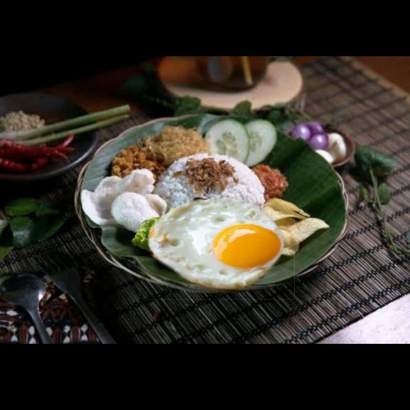 Nasi Uduk Telor Mata Sapi