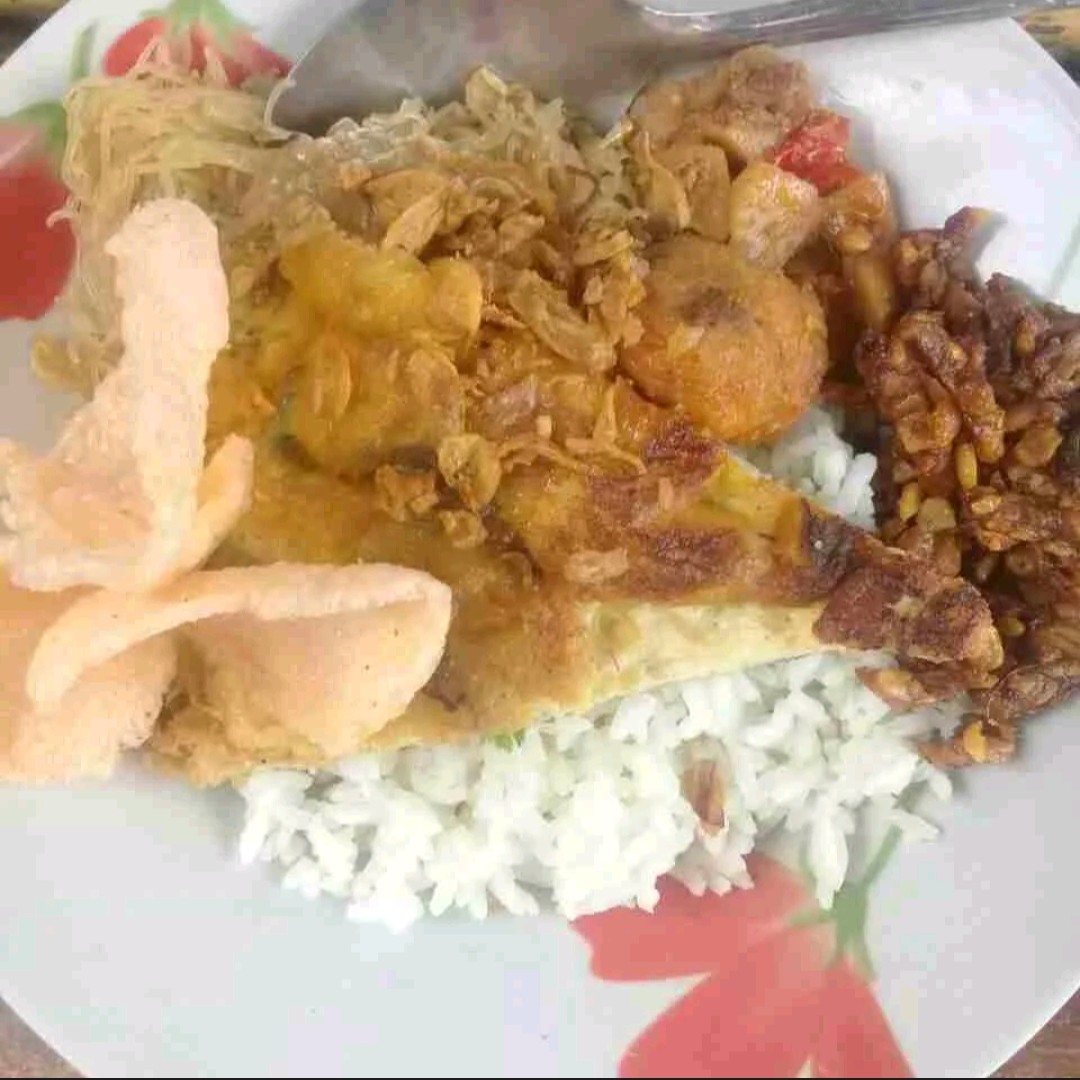 Nasi Uduk Telur Dadar