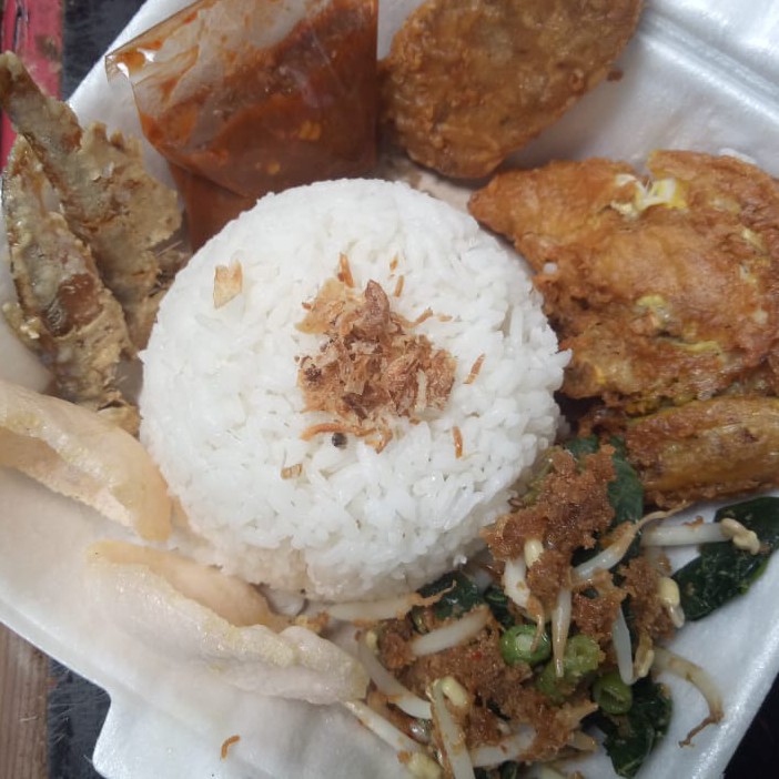 Nasi Urap Ayam Geprek