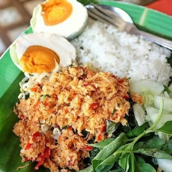 Nasi Urap Telur