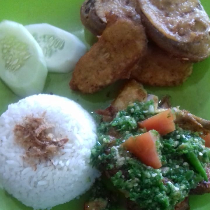 Nasi Ayam Pecak