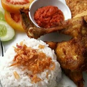 Nasi ayam Goreng