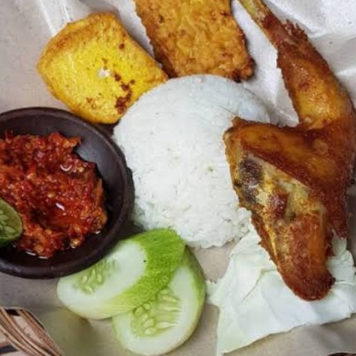 Nasi ayam Goreng